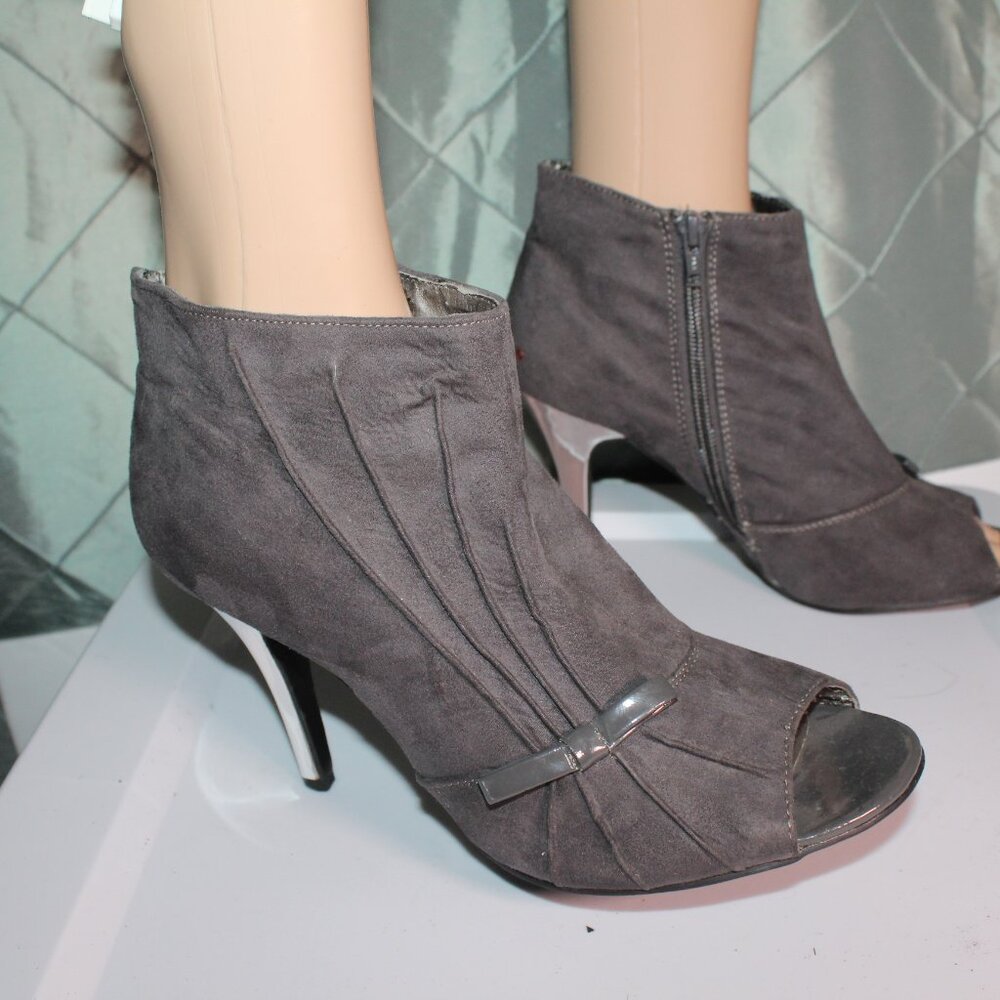 Madeline Gray‎ Suede Ankle Open Toed Boots Sz. 9.5 *SH